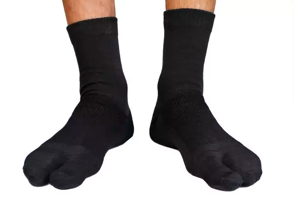 Crew Wool Tabi Socks - Black Picture 4