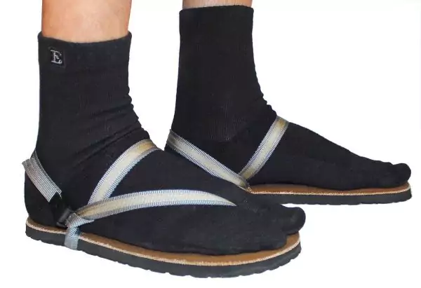 Crew Wool Tabi Socks - Black Picture 2